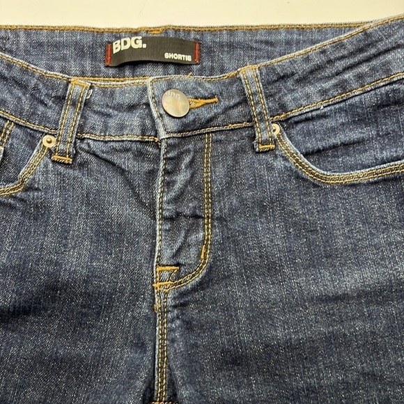 BDG Shortie Size 26 Cuffed Shorts 3 1/2" Inseam - Picture 15 of 16